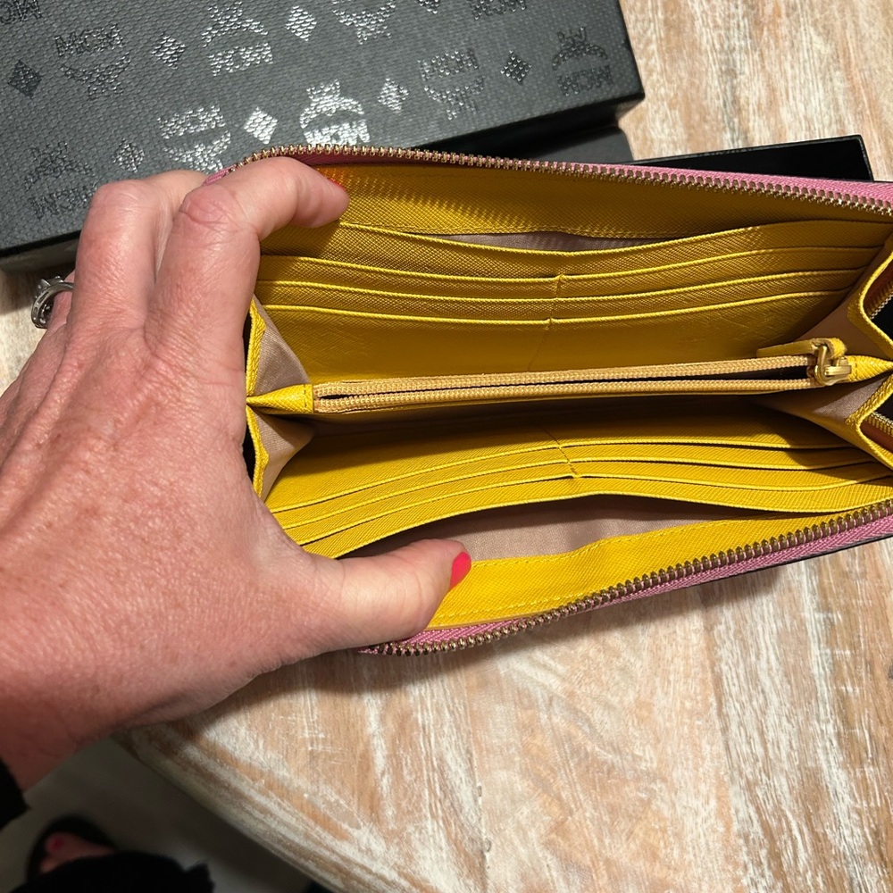 Re-Posh MCM large rabbit wallet with box - Picture 2 of 6